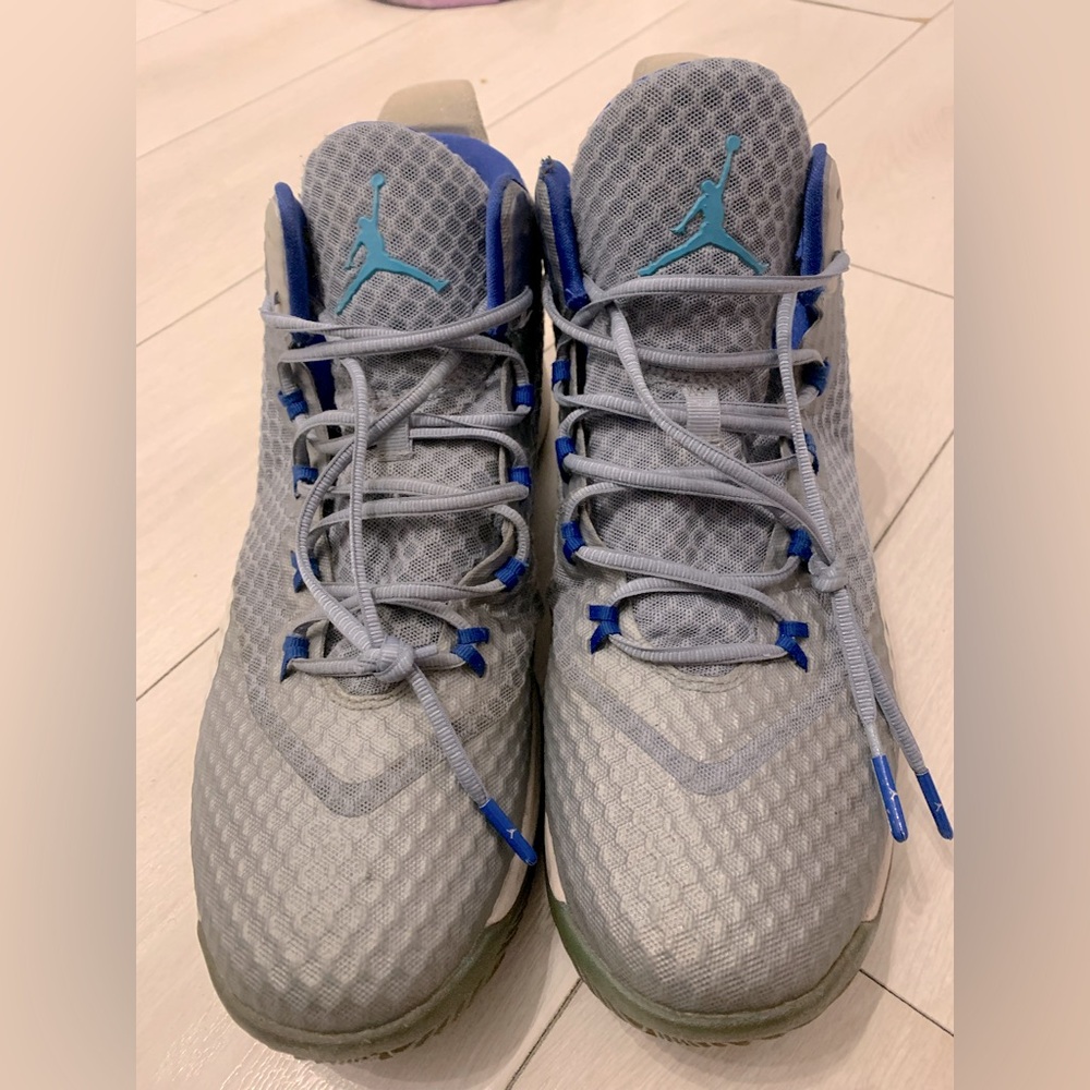 Jordan Men's Gray and Blue Sneakers size 12 - Picture 2 of 6